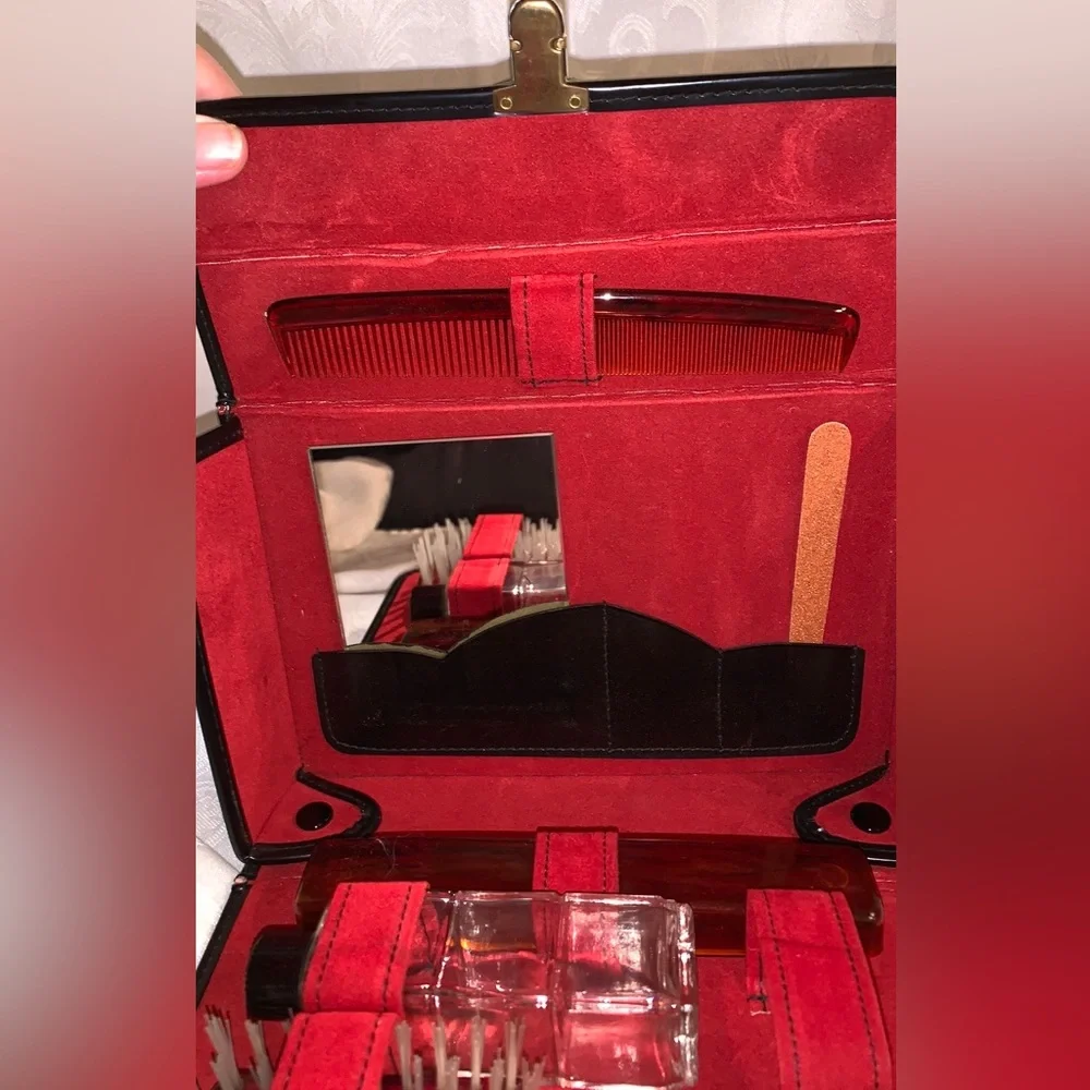 Vintage men’s grooming set in a black case and red interior